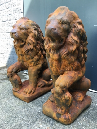 Set Large Sitting Lions - Gatekeepers - Solid Stone in Oxide